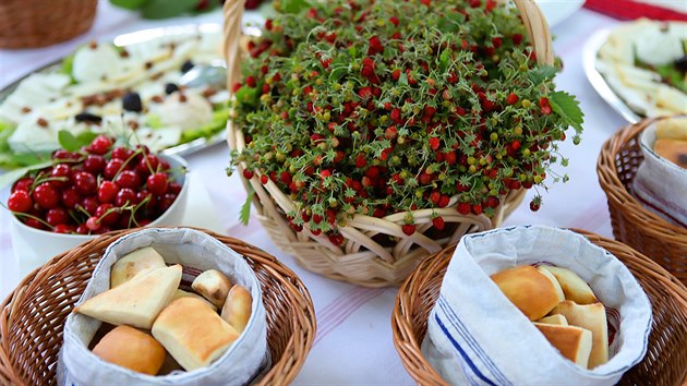 Hostina vchorvatskm vnitrozem. Nechyb ani lesn jahody.