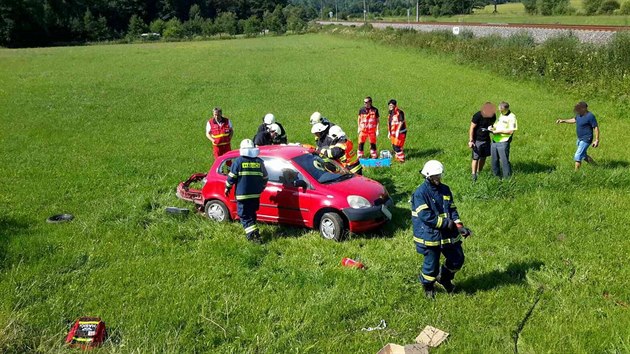 Auto po stetu s vlakem u Letohradu.