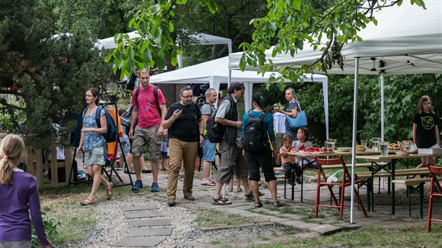 Komunitn centrum a zahrada Kotlaska