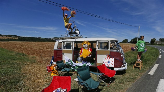 VTEJ, TOUR! Fanouci ekaj na peloton Tour de France.