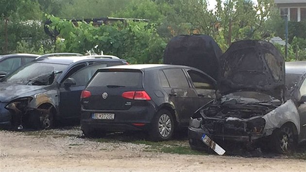 Podle slovenskch mdi mlo pozornost policie ped loupe odvst zaplen t vozidel na druhm konci Trenna.