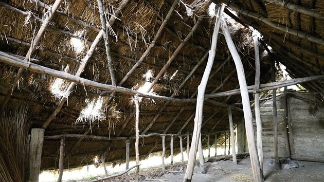 Kopie pravkho obydl - vnitek domu (Archeoskanzen Bezno u Loun)