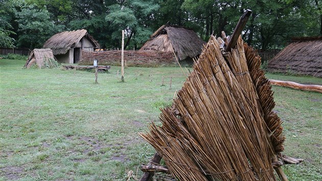 Kopie pravkho obydl (Archeoskanzen Bezno u Loun)