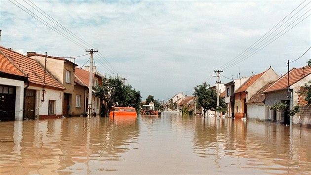 Veselskou st Miloko zaplavila voda 8. ervence 1997. Kaln ivel tehdy vtrhl do nkolika dom a pipravil tak o bydlen cel rodiny. Ve
starch zdech se podle mstnch lid dodneka dr vlhkost.