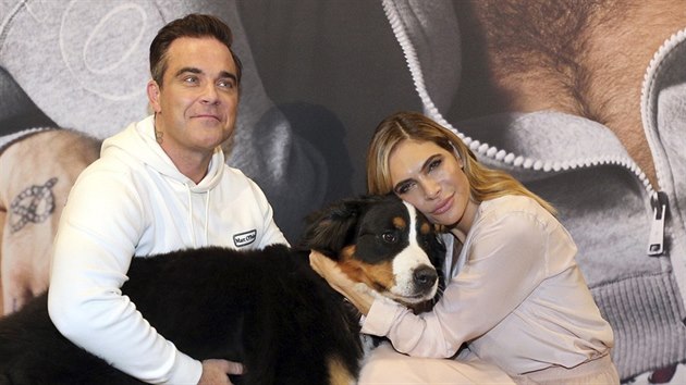 Robbie Williams a jeho manelka Ayda (Mnichov, 6. ervence 2017)