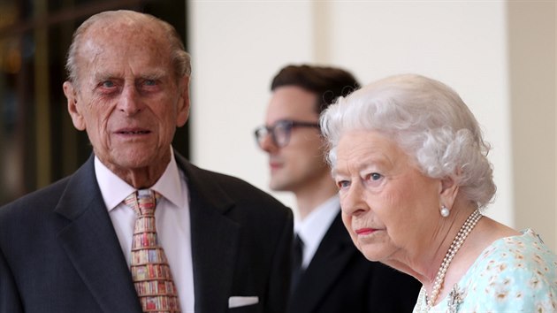 Britsk krlovna Albta II. a jej manel princ Philip (Londn, 14. ervence 2017)