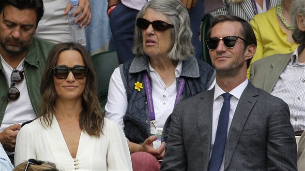 Pippa Middletonov a James Matthews na Wimbledonu (Londn, 14. ervence 2017)