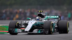 Valtteri Bottas v kvalifikaci na Velkou cenu Británie.