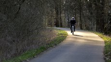Cyklostezka Cheb-Waldsassen na tělese bývalé železniční trati. Cyklostezka Cheb-Waldsassen na tělese bývalé železniční trati.