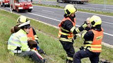 Nehoda osobního auta na dálnici D6 u Kynperka.