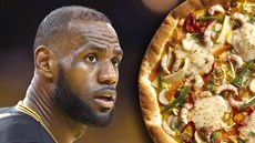 Slavný americký basketbalista LeBron James má podíl v síti pizzerií Blaze Pizza. Slavný americký basketbalista LeBron James má podíl v síti pizzerií Blaze Pizza.