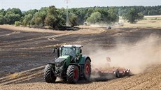 U obce Stříbřec shořelo asi 22 hektarů vzrostlého ječmene. U obce Stříbřec shořelo asi 22 hektarů vzrostlého ječmene.