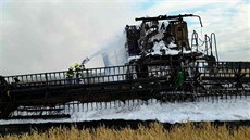 Požár kombajnu a okolního pole u Trstěnic na Znojemsku způsobil podle odhadu... Požár kombajnu a okolního pole u Trstěnic na Znojemsku způsobil podle odhadu...