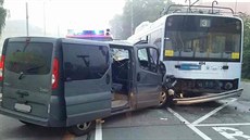 Dodávka narazila do trolejbusu v Pardubicích (15. 7. 2017) Dodávka narazila do trolejbusu v Pardubicích (15. 7. 2017)