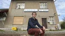 Martin Kašpar, který usiluje o záchranu nádražní budovy v Náměšti na Hané na... Martin Kašpar, který usiluje o záchranu nádražní budovy v Náměšti na Hané na...