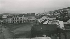 Budova zálony na námstí Míru ve Zlín na snímku z let 1935 a 1936.