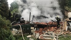 V obci Stránka na Mělnicku hořel ráno po výbuchu rodinný dům (11.7.2017) V obci Stránka na Mělnicku hořel ráno po výbuchu rodinný dům (11.7.2017)