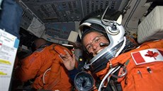 Kanadská astronautka Julie Payette v raketoplánu Endeavour Kanadská astronautka Julie Payette v raketoplánu Endeavour