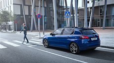 Nový Peugeot 308: nov umí sledovat mrtvých úhl, má autonomní nouzové brzdní,...