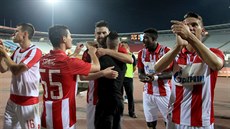 Fotbalisté Crvené Zvezdy Bělehrad slaví. Fotbalisté Crvené Zvezdy Bělehrad slaví.