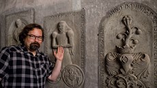 Petr Liebscher u nalezených náhrobků Petr Liebscher u nalezených náhrobků