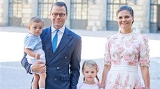 Švédská korunní princezna Victoria, její manžel princ Daniel a jejich děti... Švédská korunní princezna Victoria, její manžel princ Daniel a jejich děti...