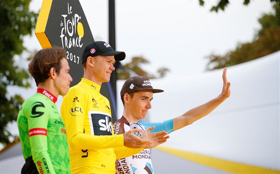 TRIO NEJLEPÍCH. Chris Froome (uprosted) druhý Rigoberto Uran (vlevo) a tetí...