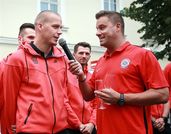 Kapitán brnnských fotbalist Petr Pavlík odpovídá na dotaz Petra vancary.