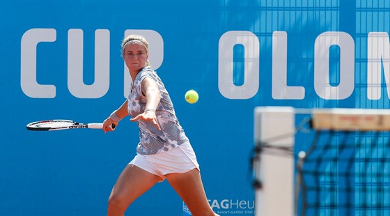 Karolína Muchová bojuje na turnaji v Olomouci.