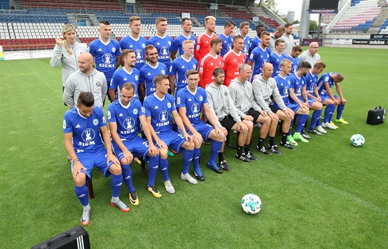 MODRÁ TRADICE. Olomoutí fotbalisté se ped sezonou fotili v nových dresech,...