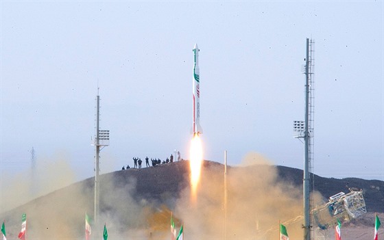 Start iránské rakety, která mla na palub opici. (2013)