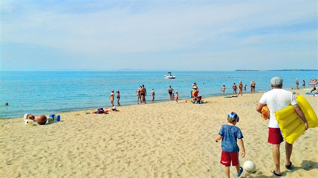 Na celých osmi kilometrech Slunečního pobřeží nalezne člověk pláže pokryté... Na celých osmi kilometrech Slunečního pobřeží nalezne člověk pláže pokryté...