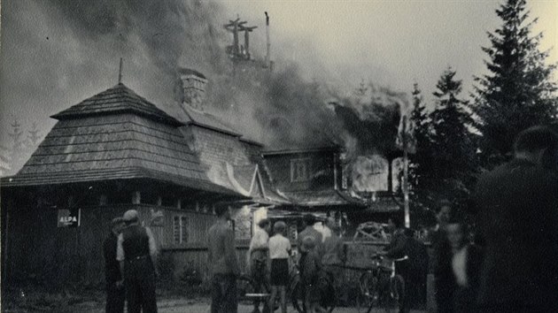 Ničivý požár, který 29. září 1942 odpoledne způsobila neopatrná kuchařka,... Ničivý požár, který 29. září 1942 odpoledne způsobila neopatrná kuchařka,...