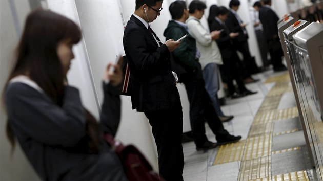 Deset procent nejaktivnějších uživatelů mobilních her v Japonsku a Jižní Koreji... Deset procent nejaktivnějších uživatelů mobilních her v Japonsku a Jižní Koreji...
