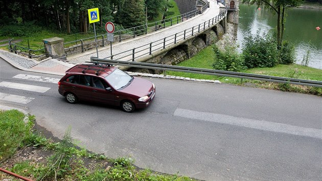 Zvolenská ulice okolo liberecké přehrady se od 5. srpna na měsíc uzavře pro... Zvolenská ulice okolo liberecké přehrady se od 5. srpna na měsíc uzavře pro...