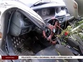 Chomutovští policisté zachránili muže z hořícího auta Chomutovští policisté zachránili muže z hořícího auta