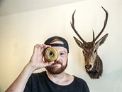 Lukáš Vašek ve své pekárně vyrábí kombinace donutu a croissantu. (20.07.2017) Lukáš Vašek ve své pekárně vyrábí kombinace donutu a croissantu. (20.07.2017)