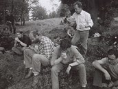 Nevypadají zrovna jako praví turisté. Václav Havel, Alexandr Vondra, Jáchym... Nevypadají zrovna jako praví turisté. Václav Havel, Alexandr Vondra, Jáchym...