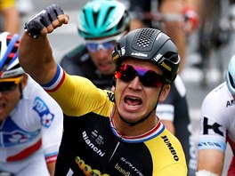 Dylan Groenewegen prv ovldl zvrenou etapu Tour de France.