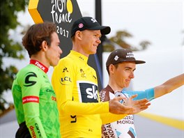 TRIO NEJLEPÍCH. Chris Froome (uprosted) druhý Rigoberto Uran (vlevo) a tetí...