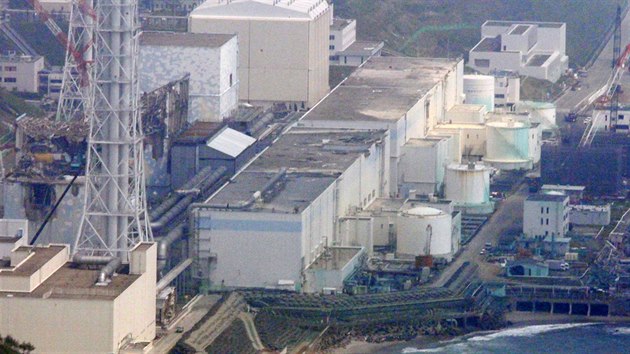Jadern elektrrna ve Fukuim po zsahu tsunami (28. kvtna 2012)