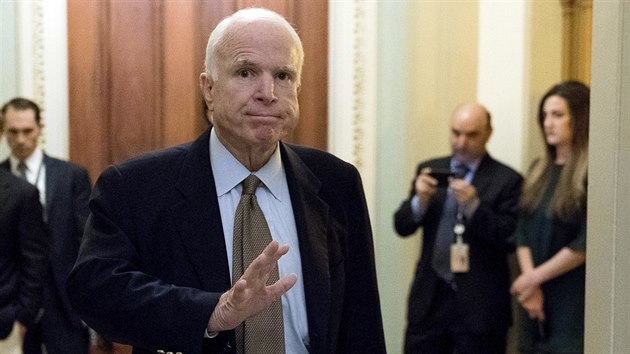 Republiknsk sentor John McCain na snmku z ervna 2017
