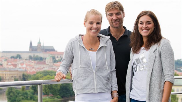 Markta Slukov Nausch (vlevo), Simon Nausch a Barbora Hermannov na tiskov konferenci ped MS ve Vdni.