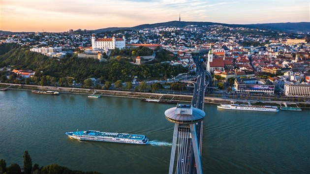 Hlavn slovensk metropole Bratislava je v mnohm vjimen.