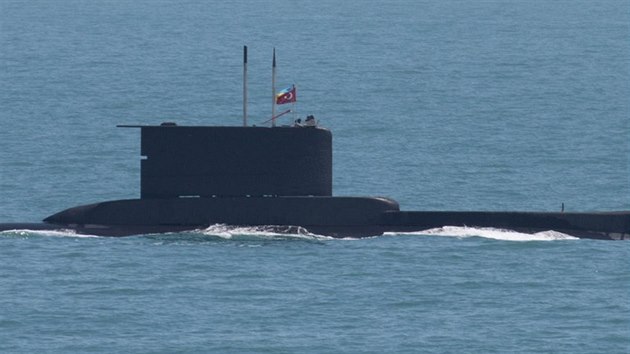 Tureck ponorka TCG Batiray (S-349) vyplouv z ukrajinskho pstavu Odsa bhem cvien Sea Breeze v ernm moi