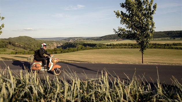 Herec David Matsek a jeho vespa