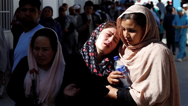 Pi sebevraednm atenttu v afghnskm Kbulu zemelo nejmn ptaticet lid a vce ne tyicet dalch utrplo zrann. (24. ervence 2017)