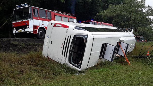 Maarsk zjezdov autobus s nskmi turisty havaroval u Hornho Bolkova na Jindichohradecku.