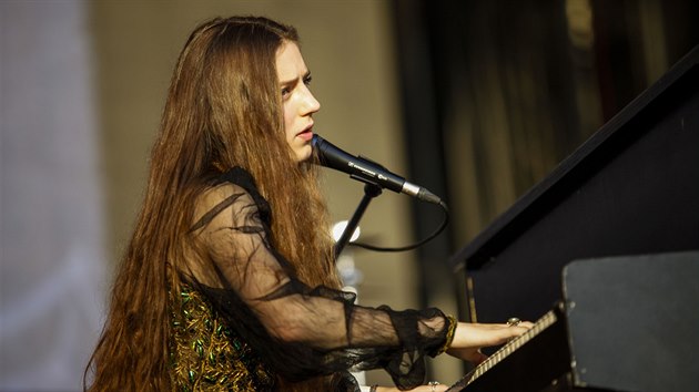 Birdy na festivalu Colours of Ostrava 2017