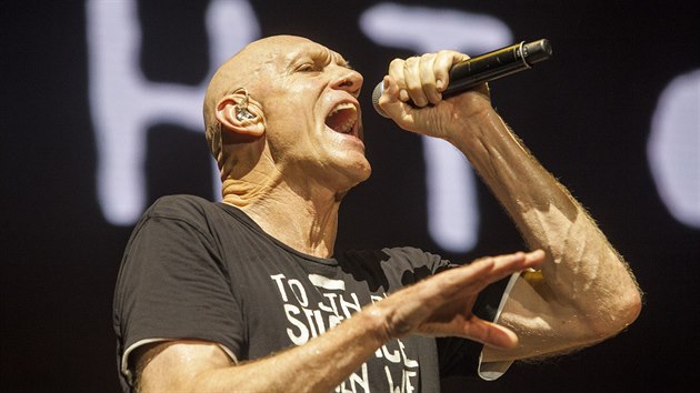 Midnight Oil na festivalu Colours of Ostrava